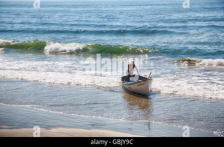 Ocean City, NJ - 6. Juli 2016:-Rettungsschwimmer im Einsatz in einem Boot am Strand von OCean City, NJ. Stockfoto