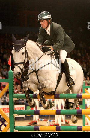 Pferdesport - britische offene Show Jumping Championships - LG Arena Stockfoto