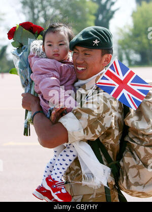 Gurkhas nach Hause zurückkehren. Stockfoto