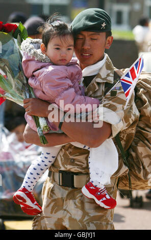 Gurkhas nach Hause zurückkehren. Stockfoto