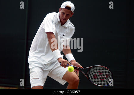 Tennis - Wimbledon 2004 - Dritte Runde - Jonas Bjorkman gegen Joachim Johansson. Der Schwedische Joachim Johansson in Aktion Stockfoto