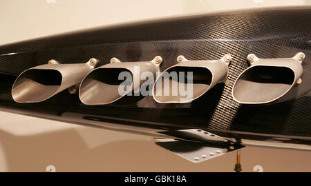 Auf der Chelsea Art Fair wird eine lebensgroße Mako Shark Skulptur aus Jenson Buttons Formel 1 Honda Racing Car Chassis aus dem Jahr 2008 ausgestellt. Stockfoto