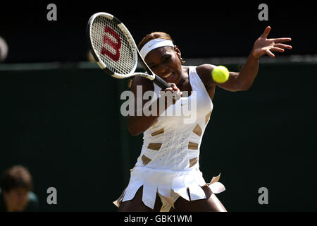 Tennis - Wimbledon 2004 - Frauen Finale - Serena Williams V Maria Sharapova Stockfoto