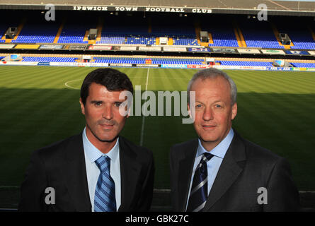 Fußball - Coca-Cola Football League Championship - Ipswich Town Pressekonferenz - Roy Keane zum Manager ernannt. Manager Roy Keane und neu ernannter Chief Executive Simon Clegg während der Pressekonferenz in der Portman Road Stockfoto