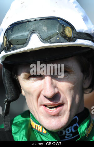 Pferderennen - The 2009 John Smith's Grand National Meeting - Tag drei - Aintree Racecourse. Tony McCoy, Jockey Stockfoto