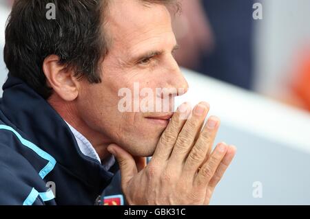 Fußball - Barclays Premier League - West Ham United gegen Chelsea - Upton Park. Gianfranco Zola, Manager von West Ham United Stockfoto