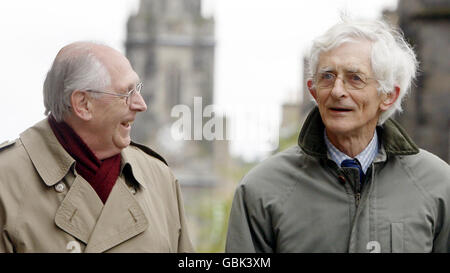 (Von links nach rechts) Reverend John Mosey und Dr. Jim Swire, die beide ihre Töchter beim Lockerbie-Bombenanschlag verloren haben, treffen am ersten Tag der Berufung des Lockerbie-Bombers Abdelbaset Ali Mohmed Al Megrahi am Edinburgh High Court ein. Stockfoto