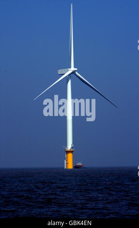 Windpark Gunfleet Sands. Stockbild des Windfarm Gunfleet Sands, der sich im Bau befindet, sieben Meilen vor der Küste von Brightlingsea Stockfoto