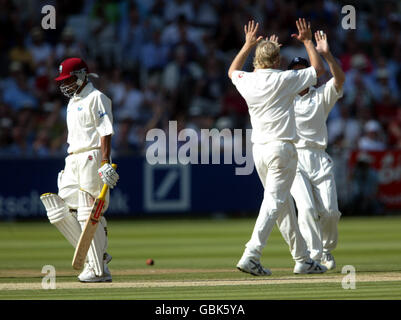 Cricket - npower First Test - England gegen Westindien - Tag zwei. Matthew Hoggard, Englands, feiert die Einnahme des Wickels von Ramnaresh Sarwan von West Indies Stockfoto