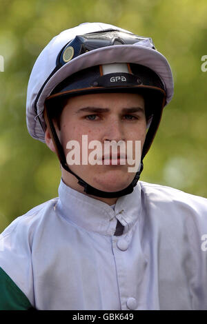 Pferderennen - bet365 Gold Cup Meeting - Tag 1 - Sandown Park. Nicky Mackay, Jockey Stockfoto