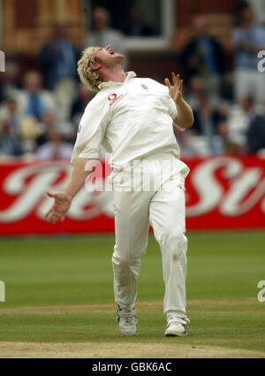 Cricket - npower First Test - England gegen Westindien - Tag vier. Matthew Hoggard, Englands, feiert die Einnahme des Wickels von Ramnaresh Sarwan von West Indies Stockfoto