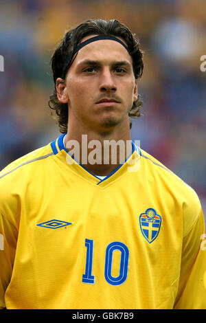 Fußball - UEFA-Europameisterschaft 2004 - Gruppe C - Italien gegen Schweden. Zlatan Ibrahimovic, Schweden Stockfoto