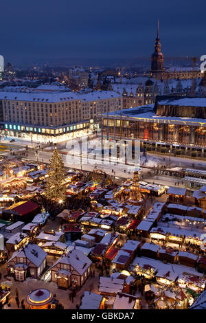Striezelmarkt Weihnachtsmarkt, quadratische Altmarkt, Dresden, Sachsen Stockfoto