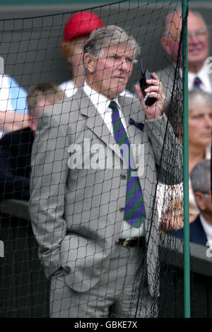 Tennis - Wimbledon 2004 - Erste Runde. Turnierreferent Alan Mills Stockfoto