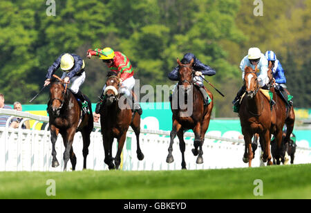 Horse Racing - bet365 Gold Cup Meeting - Tag eins - Sandown Park Stockfoto