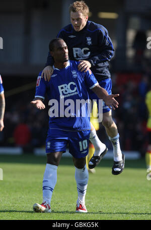 Cameron Jerome, der aus Birmingham City kommt, wird zum Tor des Spiels gratuliert Siegtreffer nach dem Spiel von Teamkollege Sebastian Larsson (oben) Stockfoto