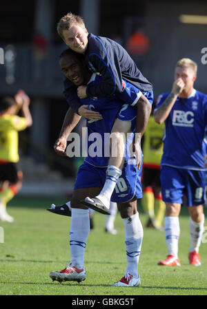 Cameron Jerome, der aus Birmingham City kommt, wird zum Tor des Spiels gratuliert Siegtreffer nach dem Spiel von Teamkollege Sebastian Larsson (oben) Stockfoto