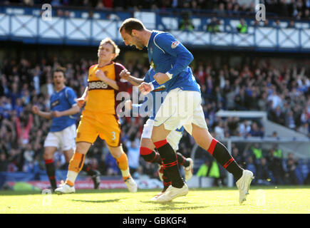 Fußball - Clydesdale Bank Premier League - Rangers gegen Motherwell - Ibrox. Kris Boyd (Mitte) der Rangers feiert sein drittes Tor des Spiels vom Strafpunkt aus Stockfoto