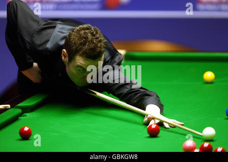 Jamie Cope bei seinem zweiten Spiel während der Snooker-Weltmeisterschaft Betfred.com im Crucible Theatre, Sheffield. Stockfoto