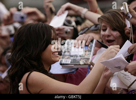 Demi Lovato bei der UK Film Premiere von 'Hannah Montana' im Odeon West End, London. Stockfoto