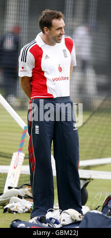 Cricket - England Übungssitzung - Lord's Cricket Ground. Englands Graham Onions während einer Trainingseinheit auf dem Lord's Cricket Ground, London. Stockfoto