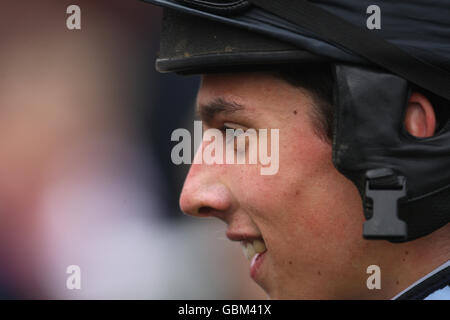 Pferderennen - Stan James Perth Festival - Tag Drei - Perth Racecourse. Oliver Greenall, Jockey Stockfoto