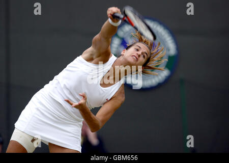 Tennis - Wimbledon 2004 - Viertelfinale - Amelie Mauresmo V Paola Suarez Stockfoto