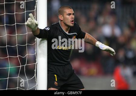 Fußball - UEFA Champions League - Halbfinale - Erstes Bein - Barcelona gegen Chelsea - Nou Camp. Victor Valdes, Torwart von Barcelona Stockfoto