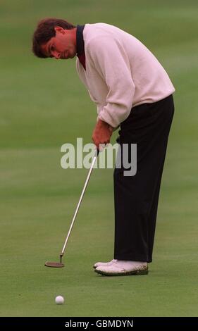 Golf - Ryder Cup 1993 - Der Belfry. Die Fred-Paare in den USA nehmen einen Put Stockfoto