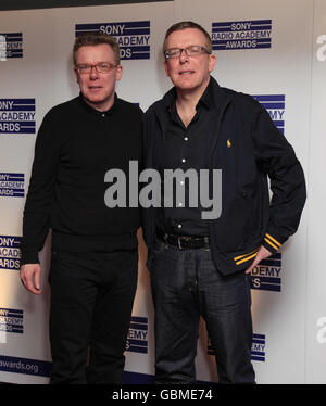 Die Verkünder, die für die Sony Radio Academy Awards im Grosvenor House im Zentrum von London eintreffen. Stockfoto