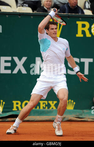 Andy Murray im Einsatz gegen Fabio Fognini während des dritten Rundenspiel des ATP Monte Carlo Tennis Masters Stockfoto