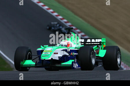 Der irische Adam Carroll auf dem Weg zum Sieg im Sprint während des britischen A1GP in Brands Hatch, Kent. Stockfoto