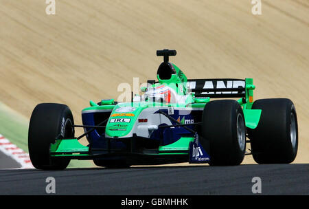 Der irische Adam Carroll auf dem Weg zum Sieg im Sprint während des britischen A1GP in Brands Hatch, Kent. Stockfoto