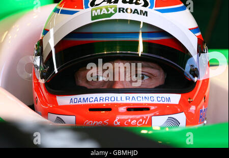 Auto - British A1 Grand Prix - Rennen - Brands Hatch. Der irische Adam Carroll bereitet sich auf das Sprintrennen während des britischen A1GP in Brands Hatch, Kent, vor. Stockfoto