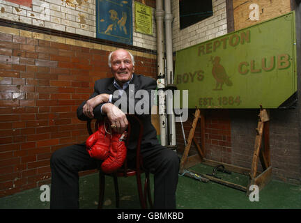 Boxen - Sir Henry Cooper Media Session - Repton Boys Club - London Stockfoto