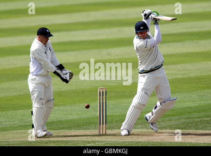 Cricket - Liverpool Victoria County Championship - Division One - Tag 2 - Warwickshire V Yorkshire - Edgbaston Stockfoto