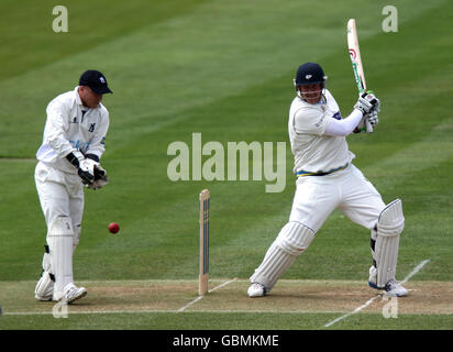 Cricket - Liverpool Victoria County Championship - Division One - Tag zwei - Warwickshire / Yorkshire - Edgbaston. Yorkshire's Anthony McGrath schlägt während des Liverpool Victoria County Championship-Spiels in Edgbaston, Birmingham. Stockfoto