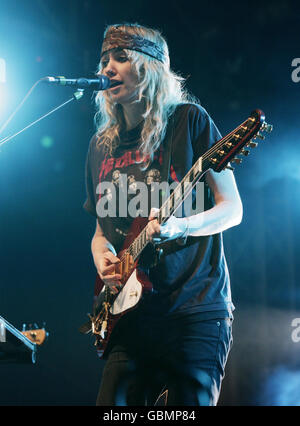 Das große Wochenende von Radio 1. Ladyhawke tritt auf der INMWT-Bühne während des großen Wochenendes von Radio 1 im Lydiard Park in Swindon auf. Stockfoto