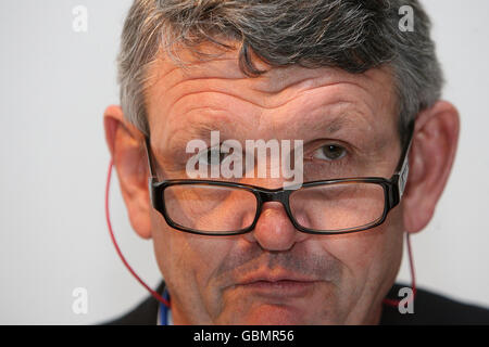 Der ehemalige südafrikanische Kapitän Morne Du Plessis während der Rugby Union World Cup 2015/2019-Ausschreibung am Royal College of Physicians of Ireland in Dublin. Stockfoto