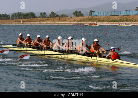 (L-R) Chinas Fei Yu, Xiuhua Luo, Ran Cheng, Xiaoxia Yan, You Wu, Cuiping Yang, Yanhua Gao, Ziwei Jin und cox Na Zheng sind heute Morgen in Aktion Stockfoto