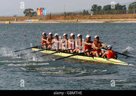 (L-R) Chinas Fei Yu, Xiuhua Luo, Ran Cheng, Xiaoxia Yan, You Wu, Cuiping Yang, Yanhua Gao, Ziwei Jin und cox Na Zheng sind heute Morgen in Aktion Stockfoto