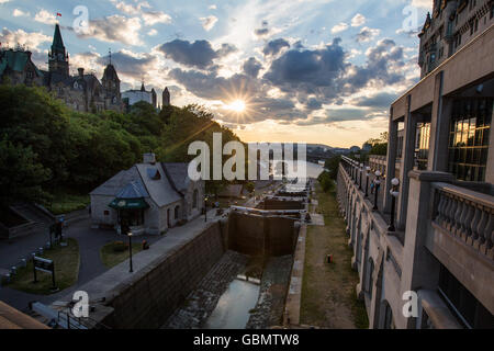 Der Rideau-Kanal während des Sonnenuntergangs in Ottawa, Ontario, am 4. Juli 2016. Stockfoto