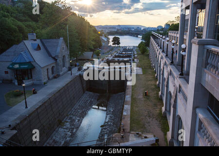 Der Rideau-Kanal während des Sonnenuntergangs in Ottawa, Ontario, am 4. Juli 2016. Stockfoto