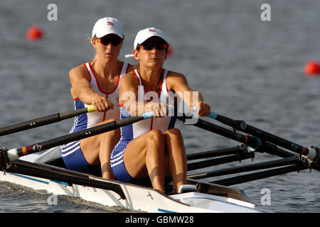 Die britische Helen Cassey (b) und Tracy Langlands (s) in Aktion heute Morgen Stockfoto