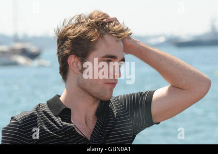 Robert Pattinson besucht eine Fotozelle für den neuen Film New Moon am Majestic Pier in Cannes, Frankreich. Stockfoto