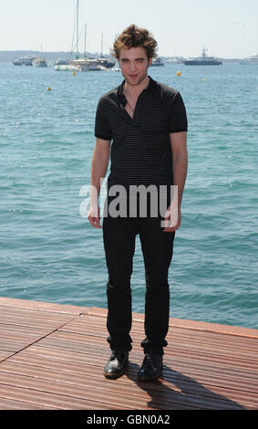 Robert Pattinson besucht eine Fotozelle für den neuen Film New Moon am Majestic Pier in Cannes, Frankreich. Stockfoto