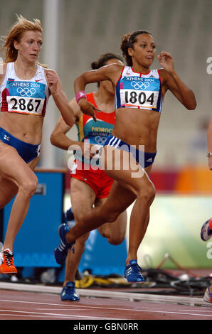 Leichtathletik - Olympische Spiele 2004 in Athen - 800-m-Rennen der Frauen. Die britische Jo Fenn in Aktion während ihrer 800-Meter-Hitze Stockfoto