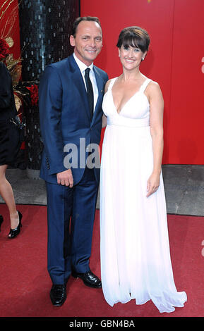 Perry Fenwick und seine Frau Angela Lonsdale kommen für die British Soap Awards 2009 im BBC Television Centre, Wood Lane, London an. Stockfoto