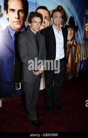 Ben Stiller (links) und Hank Azaria kommen zur britischen Premiere der Nacht im Museum Battle of the Smithsonian am Empire, Leicester Square, London Stockfoto