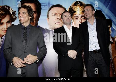 Ben Stiller (links), Ricky Gervais (Mitte) und Hank Azaria kommen zur UK Premiere of Night im Museum Battle of the Smithsonian am Empire, Leicester Square, London Stockfoto